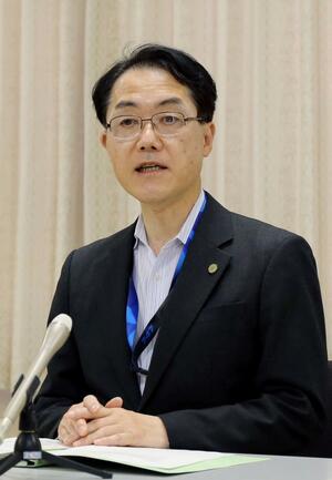 就任会見で抱負を述べる新潟地裁の松村徹所長=6月11日、新潟県新潟市中央区の新潟地裁