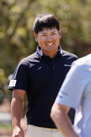 第2ラウンド、笑顔でホールアウトする久常涼。通算4アンダーで17位=TPCソーグラス(共同)