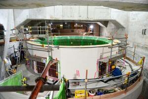 関西電力が発電機や水車などの設備更新をする笠置発電所3号機=8月、岐阜県恵那市