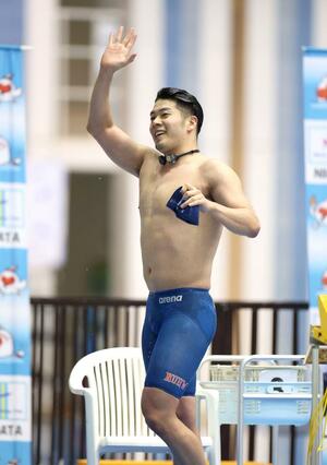 男子100メートルバタフライ決勝 優勝した水沼尚輝=長岡市(写真映像部・新井田悠)