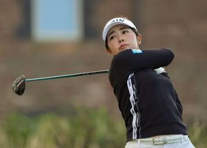 第2ラウンド、通算11アンダーで単独首位に立った山下美夢有=ロイヤルポースコールGC(共同)