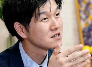 インタビューに答える鈴木農相=11日午後、農水省
