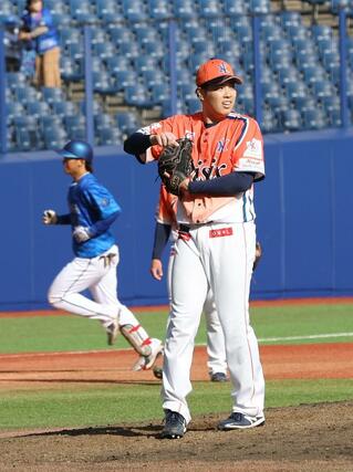 オイシックス-DeNA 9回DeNA2死、井上絢登にソロ本塁打を浴びたオイシックスの上村知輝=エコスタ