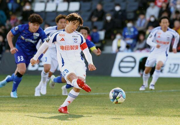 今治－新潟　後半追加タイム、藤原奏哉がＰＫを決め２－０＝アシさと