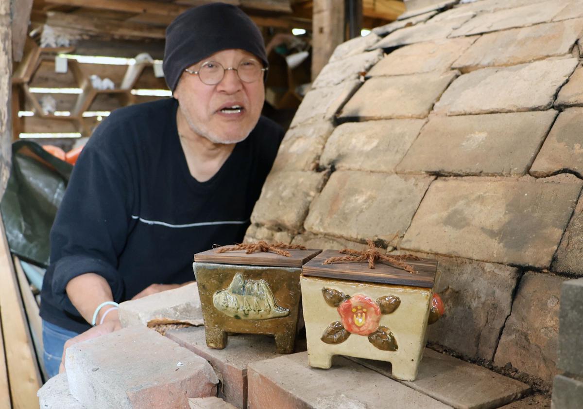 阿賀町の陶芸家が「にしん鉢」制作 地元の伝統食「ニシンのこうじ漬け
