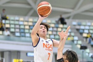 香川-新潟 シュートを狙う五十嵐圭=高松市(新潟アルビレックスBB提供)