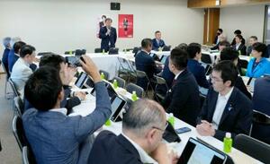 自民党本部で開かれた、日本国旗を損壊する行為を罰する法案の制定に向けたPTの会合=22日午前、東京・永田町