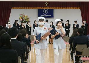 佐渡看護専門学校の卒業式＝佐渡市千種