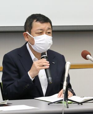 企業への個別訪問などを説明する稲垣武之所長=6月27日、柏崎刈羽原発