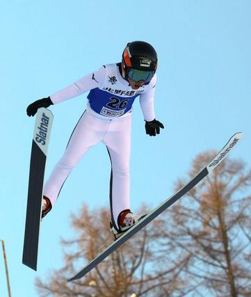 男子ジャンプ　４位入賞した野呂悠惺（妙高高原）の１回目＝長野県野沢温泉村