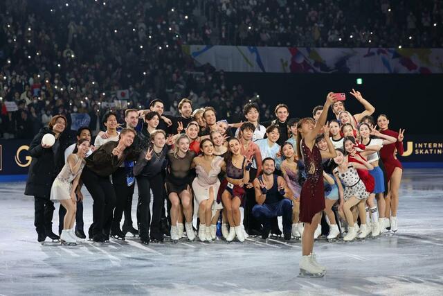 エキシビションのフィナーレに登場する中井亜美