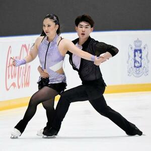 アイスダンスRD 演技する吉田唄菜(左)、森田真沙也組=トビリシ(共同)
