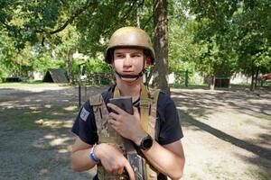 取材に応じる志願兵のムシヤカさん=7月23日、ウクライナ中部(共同)