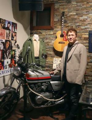 　河島英五さんの長男翔馬さん＝２日、奈良市