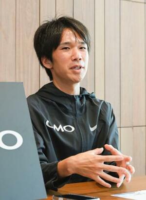 取材に応じる、陸上の世界選手権東京大会男子マラソン代表の吉田祐也=19日、東京都渋谷区
