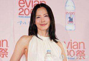 美背中あらわな白のロングドレスで登場した中谷美紀 (C)ORICON NewS inc.