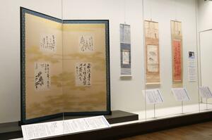 1日から始まる「コレクションでたどる 會津八一記念館の半世紀」展の展示=新潟市中央区万代3
