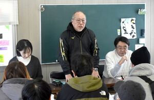 液状化対策の実施に向けた考えを語る天野中前川原自治会の増田進会長。地域の将来や費用負担など複雑な思いを抱える＝新潟市江南区
