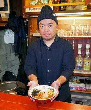 「熱海飯店」を営む三浦渉さん=6月、静岡県熱海市