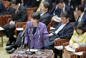 衆院予算委で答弁する高市首相＝２月２７日