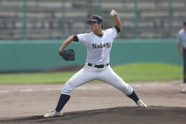 日本文理－長岡農　長岡農の先発・大竹蓮司＝新発田市五十公野　