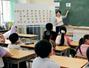　横浜市中区のプレクラス「ひまわり」での日本語授業＝４月２２日