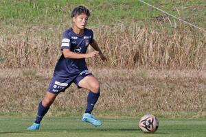 連勝に向け、気合が入るDF園田瑞貴=聖籠町