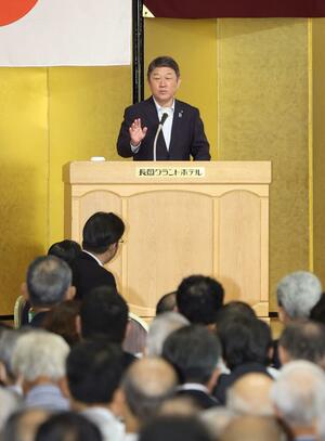 電力確保の必要性について語る自民党の茂木敏充幹事長=長岡市