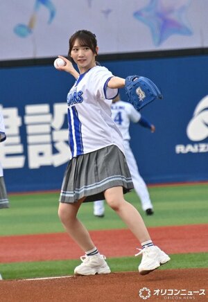 豪快ノーバン投球をみせた日向坂46・藤嶌果歩(C)ORICON NewS inc.