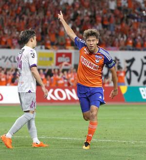 新潟－京都　後半２５分、ＦＷ谷口海斗が頭で決めて２－０＝ビッグスワン（写真映像部・佐藤将志）