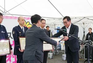 フェニックス打ち上げへの２０年の支援に感謝する催し＝長岡市栖吉町