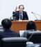 　金融政策決定会合後、記者会見する日銀の植田総裁＝１９日午後、日銀本店