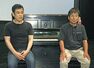 被爆ピアノに込めた平和への思いを語る調律師の矢川光則さん（右）と、長岡市出身の映画監督、五藤利弘さん＝長岡市