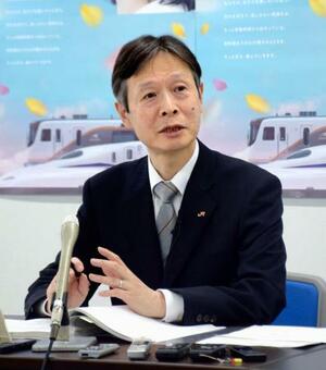 　記者会見するＪＲ東海の丹羽俊介社長＝１８日午後、名古屋市