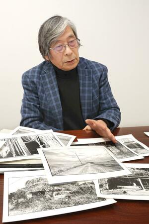 公害や原発事故などをテーマに撮影を続ける思いを語るしまくらまさしさん＝長岡市千歳１の新潟日報長岡支社