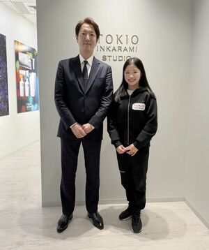 イフイング本社を訪れた中井亜美選手（右）と冬廣應尚社長＝１月末、東京・銀座（イフイング提供）