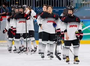 　イタリアに敗れ、肩を落とす日本＝ミラノ（共同）