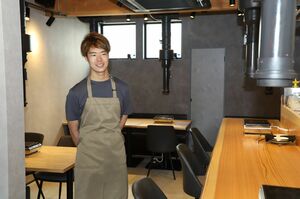 「焼肉はっち」を開業した八木友野さん=新潟市中央区古町通9