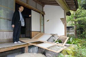 能登半島地震で被災した瀧本邸=5月9日、上越市頸城区百間町