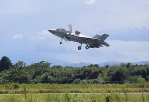 　航空自衛隊新田原基地に配備されたＦ３５Ｂステルス戦闘機＝２０２５年９月、宮崎県新富町