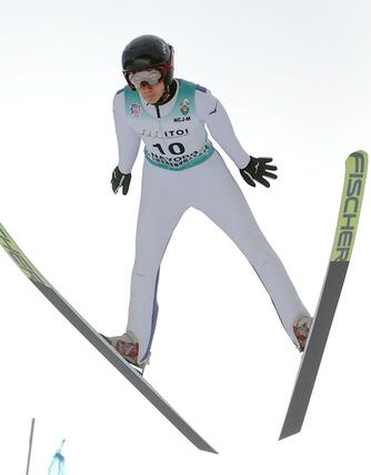 複合男子　鈴木教究（十日町総合）の前半飛躍＝北海道名寄市