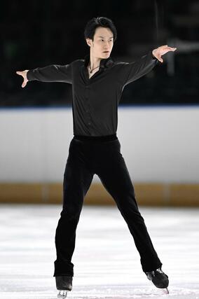 成年男子SP 演技する愛知・山本草太=フラット八戸