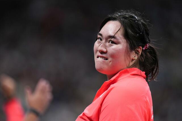 女子やり投げ予選　３投目を終え、厳しい表情を見せる北口榛花＝国立競技場