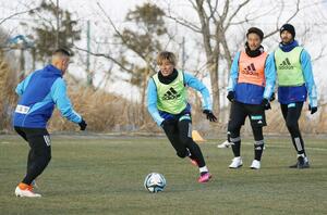 2次キャンプ初日に臨んだ選手たち。それぞれ開幕戦へ向けてアピールした=福島県