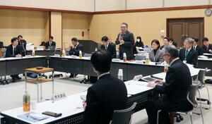 県立高校の将来構想案を了承した有識者会議の最終会合=2月12日、新潟市中央区