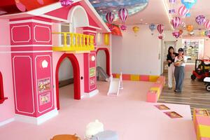 「クレープハウス星野屋」が設けた子ども向けの遊び場=小千谷市城内1