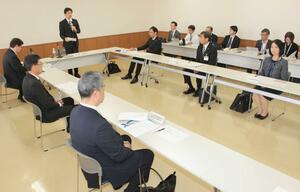 大糸線の持続可能な交通体系の在り方について検討する会議の初会合＝２８日、糸魚川市