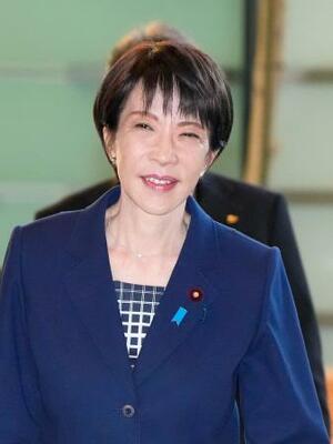　首相官邸に入る高市首相＝９日