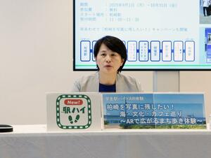 定例記者会見で米坂線について所感を述べるJR東日本新潟支社の白山弘子支社長=25日、新潟市中央区