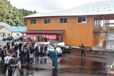 鮭の採卵を見学！眺望デッキも登場♪新潟県内最大の鮭の産地・村上市の